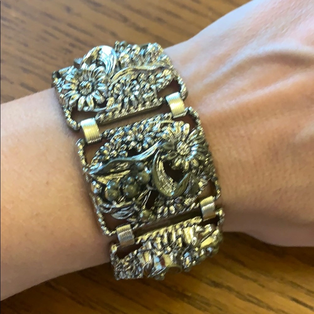 Sarah Coventry wide vintage silver tone bracelet